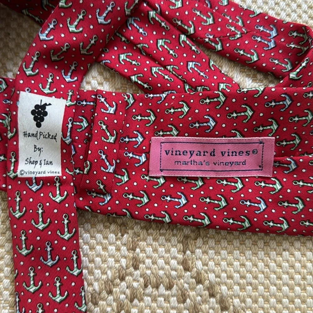 Vineyard Vines, red anchor tie, 52inches, youth tie